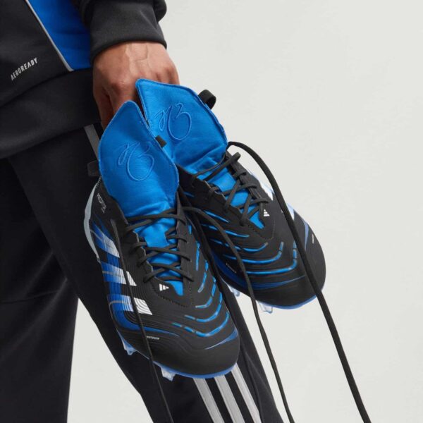High-performance Predator Elite JB football boots with fold-over tongue for enhanced control.