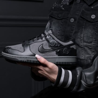 Nike Dunk Low “Black Roses”
