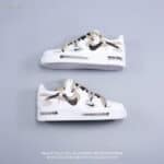 Nike Air Force Low 1 sneakers in white with beige accents, stylish and comfortable for casual wear.