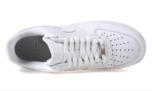 White Air Force Low 1 sneaker for casual and sportswear.