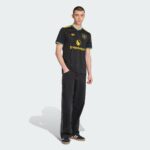 United Man Third Jersey 2025/26 with black and gold design, official Premier League logo, and team c.