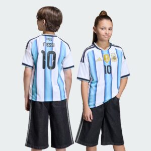 Official Argentina youth football jersey for kids, featuring team crest, player number 10, and authe.