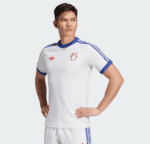 Sportswear T-shirt with Adidas logo and blue accents, perfect for football training and casual wear.