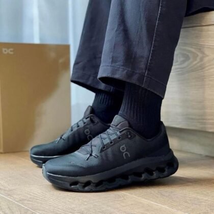 On Cloudtilt "Triple Black"