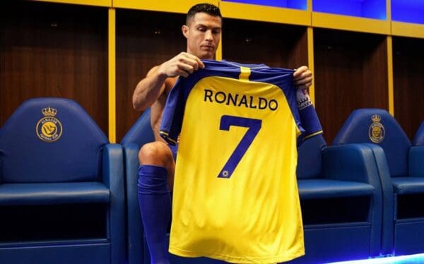 AL Nassr home player jersey with Ronaldo 7 for football fans.