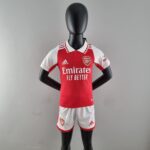 Kids Arsenal home football kit 2022/23 with jersey and shorts.