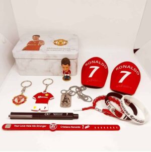 Ronaldo Manchester United keychain and accessories set with figurine and memorabilia.