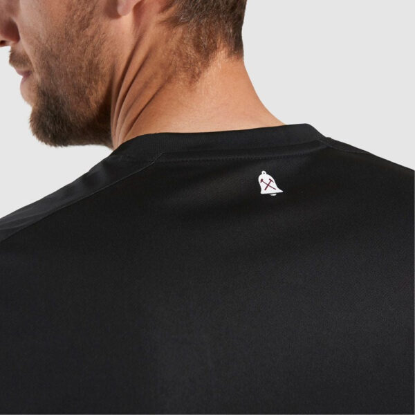 Black sports jersey with small logo on back neck, ideal for football training and matches.