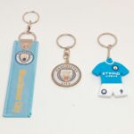 Manchester City football club keychain set with badge and mini jersey, perfect for fans and collecto.