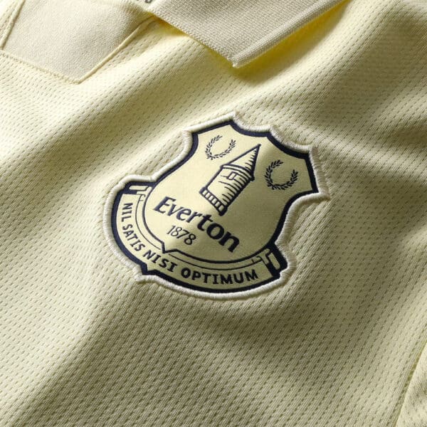 Everton away football jersey 2025/26 with crest and team logo.