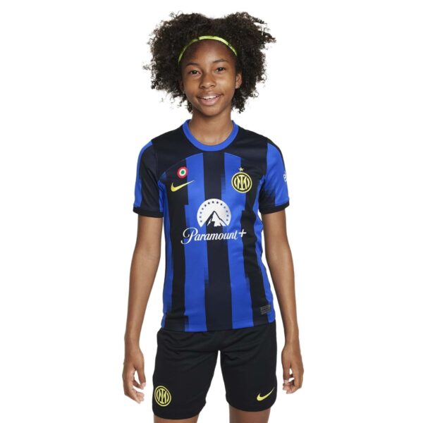 Inter Milan kids home football kit 2023/24 with blue and black stripes, featuring club logos and Nik.