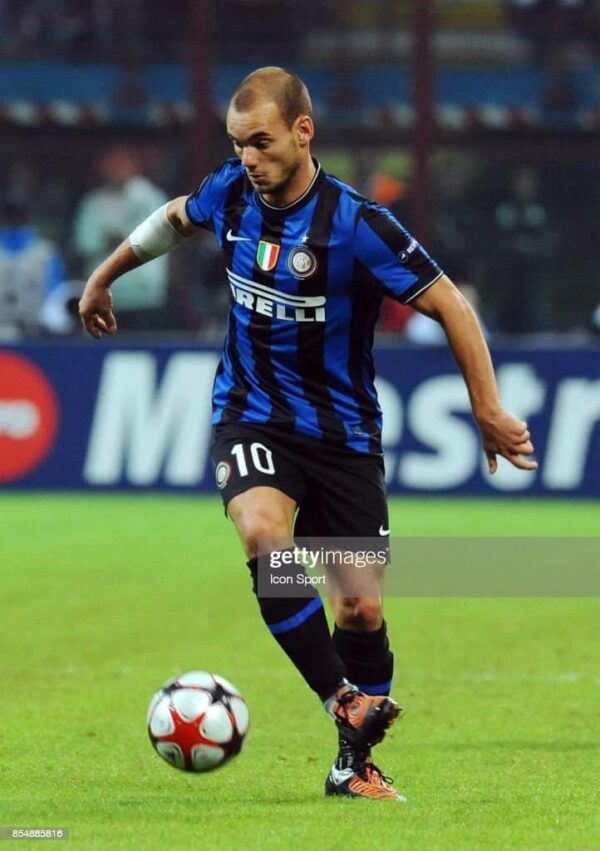 Inter Milan J.Zanetti 2010/11 classic home football jersey worn by the legendary midfielder during m.