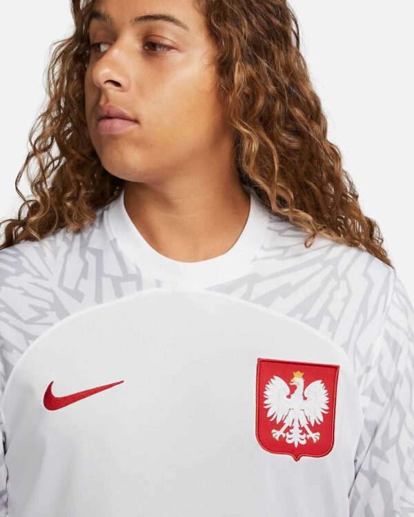 Poland World Cup 2022/23 home football jersey with national crest and Nike logo.