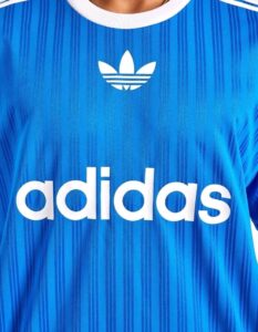 Adidas Adicolor blue T-shirt with trefoil logo and bold branding. Perfect for sports and casual wear.