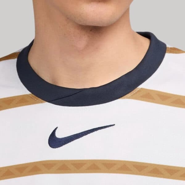 Nike Pumas UNAM 2024/25 home football jersey with team logo and stylish design.