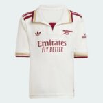 Kids football kit for Arsenal Gunners 2025/26, youth team jersey with club logo.