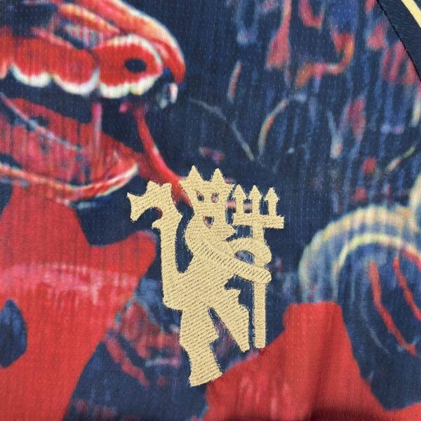 Man United Snake Special Edition Jersey 2025/26 with bold snake emblem.