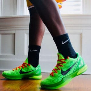 حذاء كرة سلة Nike Kobe 6 Protro Grinch الأخضر والأسود.