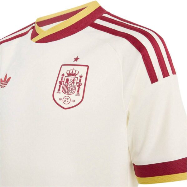 Spain away football jersey for World Cup 2026/2027, featuring official team crest and stylish design.