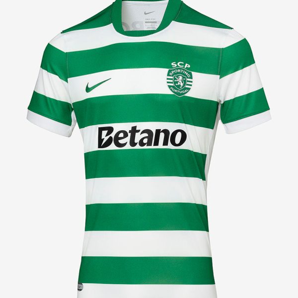 Green and white striped football jersey with SCP crest, Betano sponsor, and Nike logo.