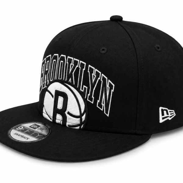 Black Brooklyn snapback cap with white embroidered lettering and a basketball patch on the front panel; New Era logo on the side.