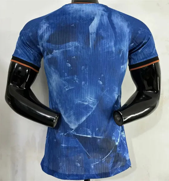 0e6a2164eae2131f | UAE SPORT STORE Back view of a blue athletic shirt with water stain patterns on a mannequin torso.