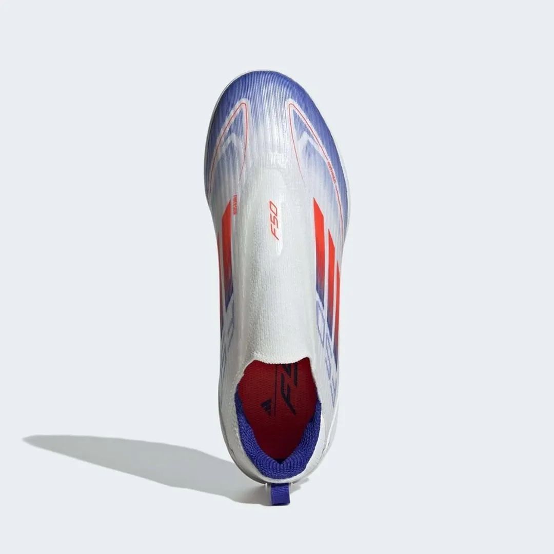 0ff7aad2-af60-48de-b8c8-0922f9d8b5a3 | UAE SPORT STORE White athletic shoe with blue and red accents, viewed from the front with a heel pull-tab visible.