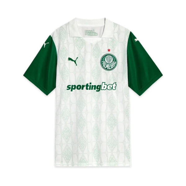 Palmeiras football jersey with white body, green sleeves, sponsor sportingbet, crest and Puma logo on chest.