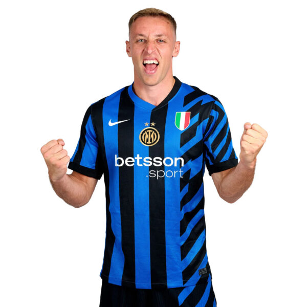 Soccer player in blue-and-black Inter Milan jersey celebrating with fists clenched. (Contains Betsson sponsor logo on chest)