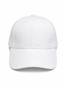 2b0a05f3-ceda-4d46-a065-790dab827b32 | UAE SPORT STORE قبعة بيسبول بيضاء متجهة للأمام، سادة وأنيقة مع حافة منحنية وزر في الأعلى.