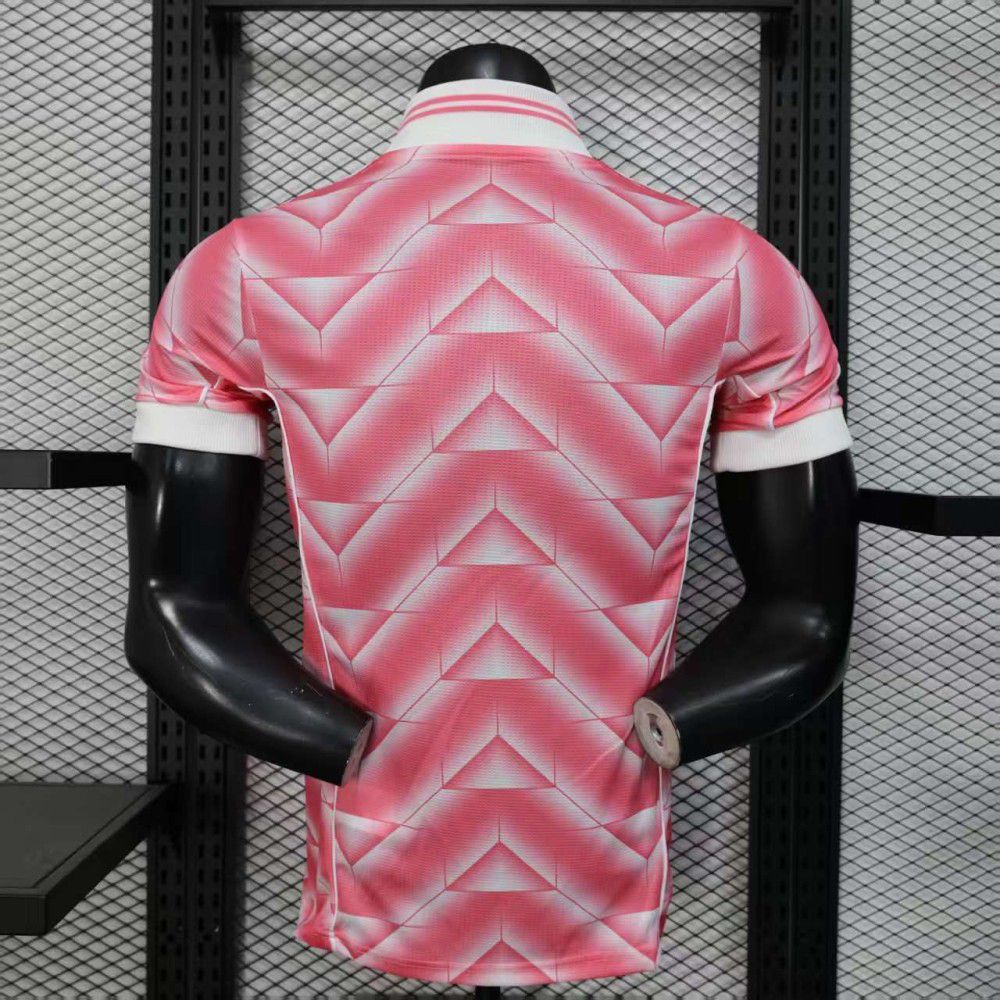 2e7d0d1e-baf1-481e-a06f-548c498f83c5 | UAE SPORT STORE Mannequin wearing a pink geometric-pattern polo shirt displayed in a store window