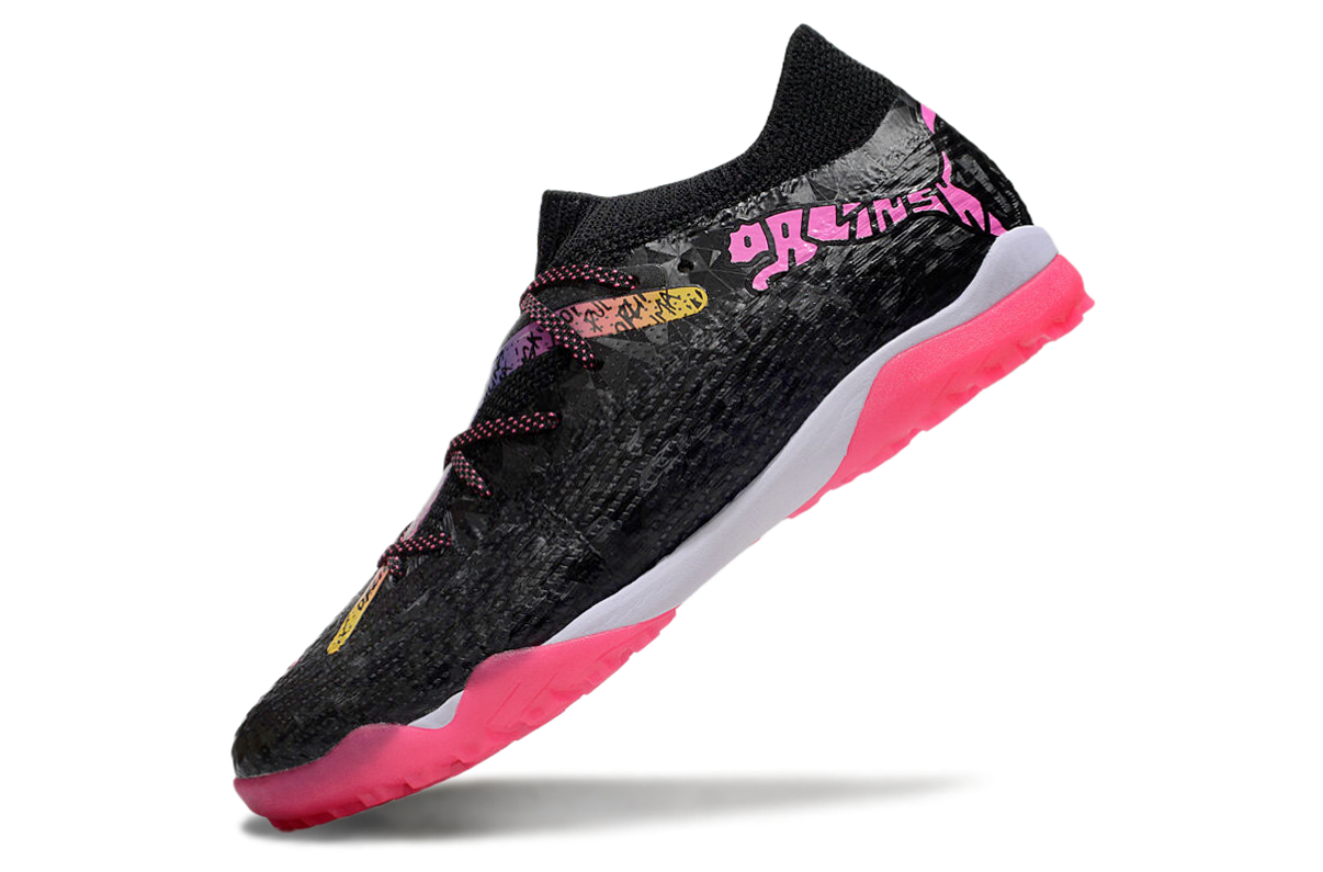57d37d11 | UAE SPORT STORE Black athletic shoe with bright pink outsole and pink laces, angled to show side profile.