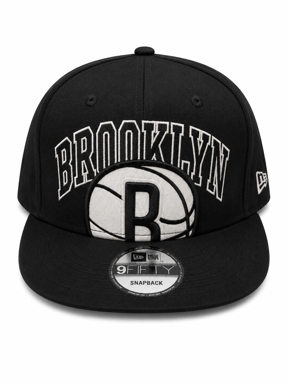 57dcb7b6-dacb-4421-8065-131412b43032 Black snapback cap featuring 'BROOKLYN' embroidery across the front and a basketball patch with a bold 'B' logo, New Era 9FIFTY label visible on brim edge, snapback closure likely behind.