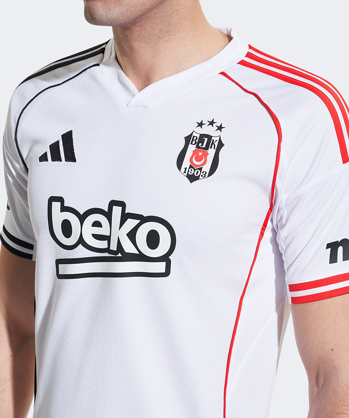 6KS4E0100001-01_5 | UAE SPORT STORE White BeÅŸiktaÅŸ football jersey close-up showing team crest, red piping, and Beko sponsor.