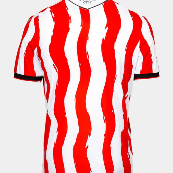 Back view of a Stoke City home shirt with red and white wavy stripes on the torso and sleeves.