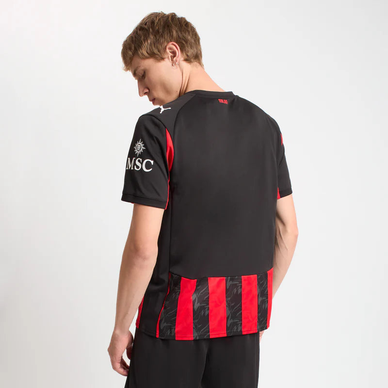 779962-A81_05_800x_e6d3d5e9-49a7-458d-b58a-2edabbfb10db | UAE SPORT STORE Back view of a person wearing a black jersey with red vertical stripes at the waistfolt area described by the bottom stripe pattern.