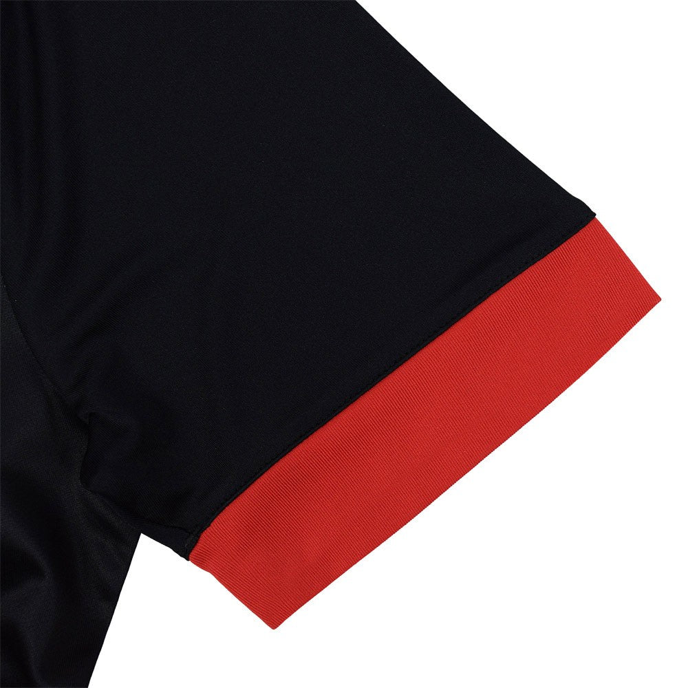 7IXP2Zo2zUMA2iW | UAE SPORT STORE Close-up of a black fabric sleeve with a red ribbed cuff.