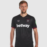 Man wearing a black West Ham United football jersey with the white 'betway' sponsor across the chest, crest on the left, and Umbro logo on the right.