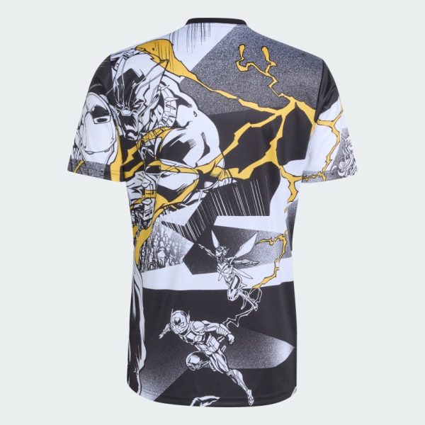 Men's short-sleeve T-shirt featuring black-and-white comic panels with yellow lightning accents and superhero illustrations.