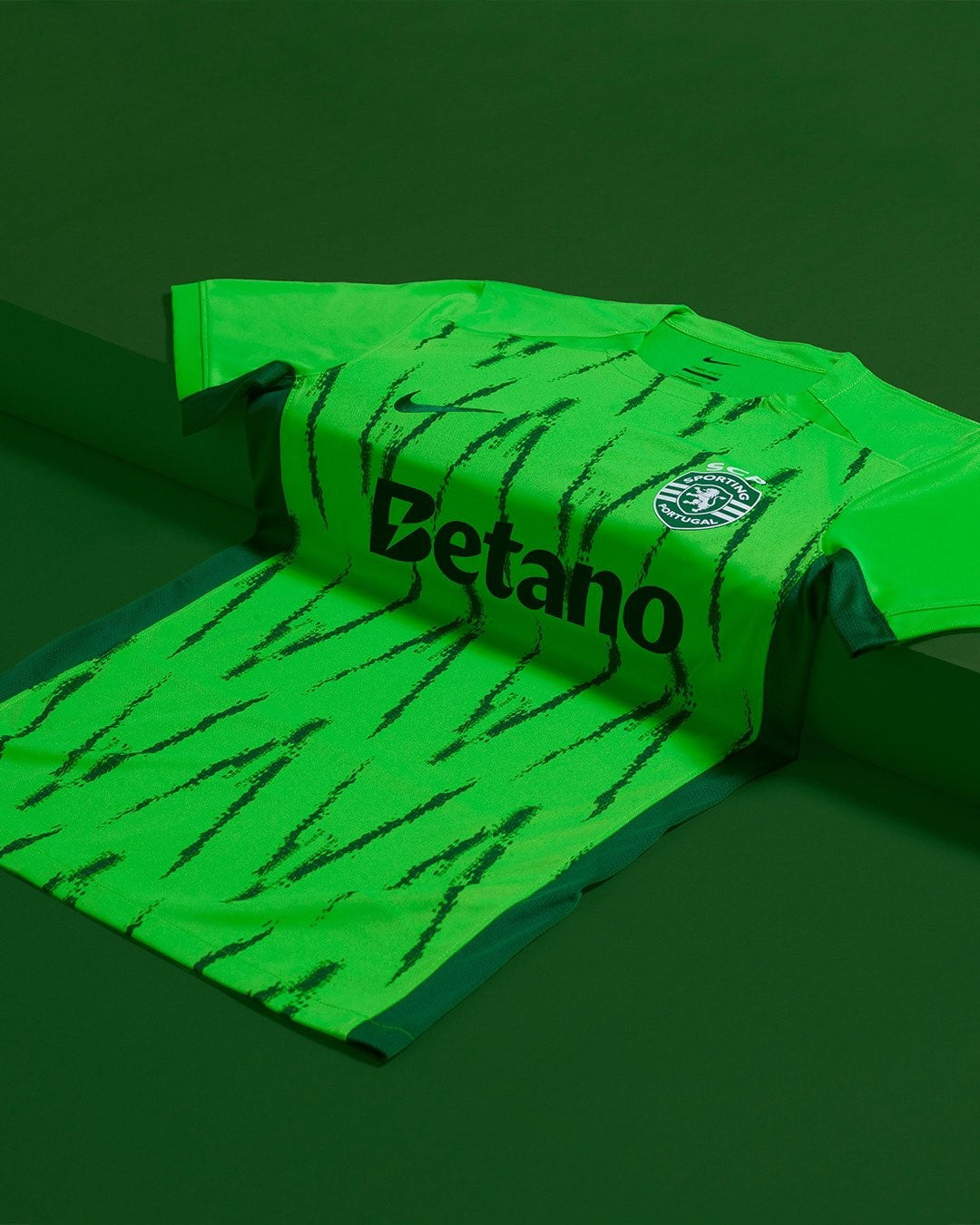 EQZ6kwO3qOdakNo | UAE SPORT STORE Neon green Sporting CP football jersey laid flat with Betano sponsor on the chest and team crest visible on the right.