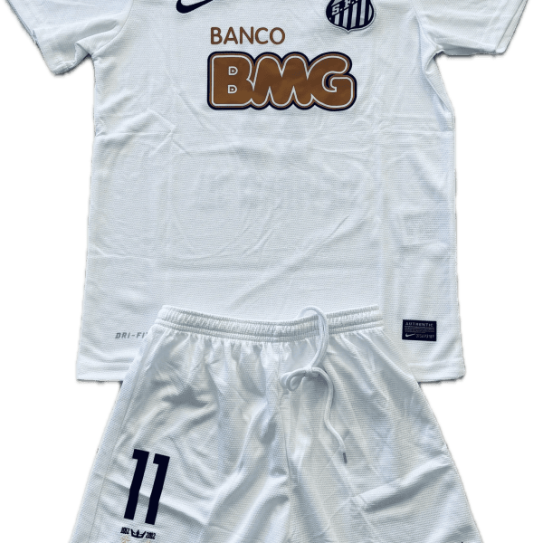 White soccer jersey featuring Santos FC crest, Nike swoosh, Banco BMG sponsor; NETSHOES on sleeves; includes matching white shorts with crest.