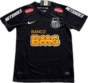 Black soccer jersey with sponsor logos NETSHOES and SEARA, white Nike swoosh, and a club crest on the chest.