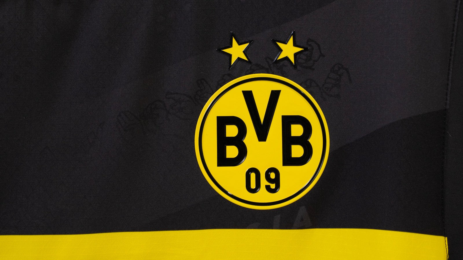 JGXuDiUEiKnR2tR | UAE SPORT STORE Borussia Dortmund crest (BVB 09) on a black kit with two yellow stars above the emblem.