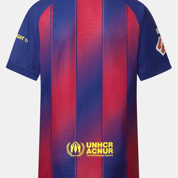 Back view of a blue and red striped jersey with short sleeves, featuring a small flag patch at the neck and the bright yellow UNHCR/ACNUR logo at the bottom center.