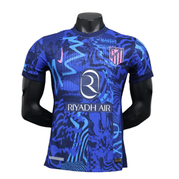 Blue Atlético Madrid football jersey with Riyadh Air sponsor on a mannequin.