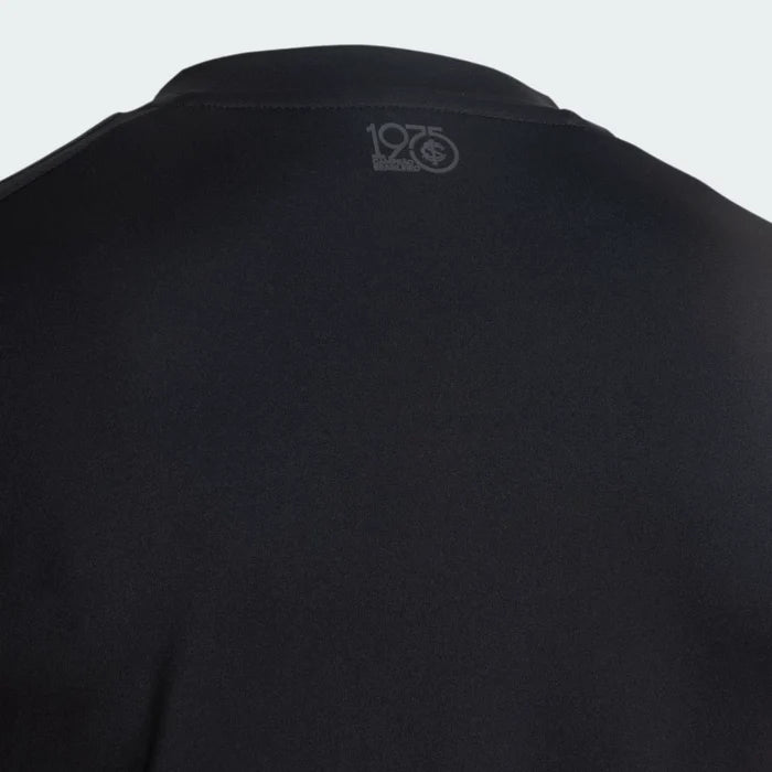 SCI_3_JSY_Preto_KH0116_44_detail_700x_ea265b9d-cc2f-4708-9f49-518fbd60f26a | UAE SPORT STORE Back view of a dark jacket with a small brand logo at the neck area in light gray.