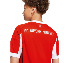 Person seen from behind wearing a red FC Bayern München jersey, white details on the sleeves.