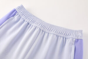 a160094b | UAE SPORT STORE Light lavender pants with an elastic waistband and purple side panels.