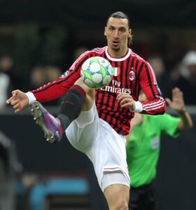 AC Milan HOME CLASSIC 2011/12 LONG SLEEVE with IBRAHIMOVIC 11 - uaessss