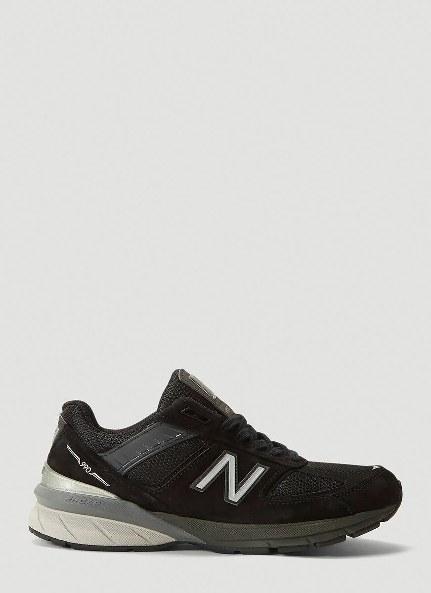 adcd74602e9d1c33350b6cfe2abbb85b_e74e4d34-5d35-4daa-9b29-62a200cbd535 | UAE SPORT STORE Black New Balance sneaker in side view with silver N logo and gray sole, men's athletic shoe